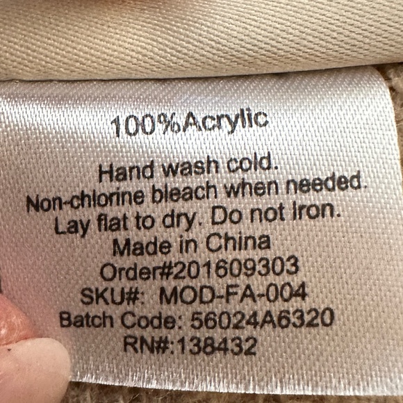 ModCloth Blanket Scarf Oversized Square Plaid Tartan Scarf - Picture 3 of 9